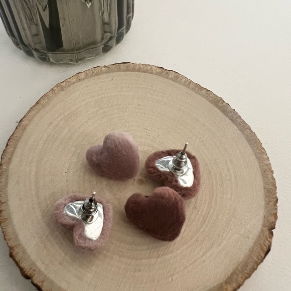 Felt Fuzzy Heart Shape Stud Earrings Set - Flirty Coquette Heart Earrings - Picture 11 of 11